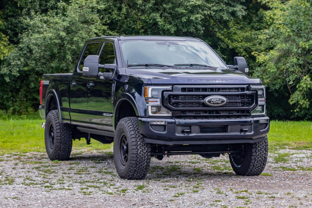 Ford F-250 Super Duty Suspension Lift Kit - Front + Rear - Rough Country - Tremor | M1 | 3 Inch Lift - '19-'22
